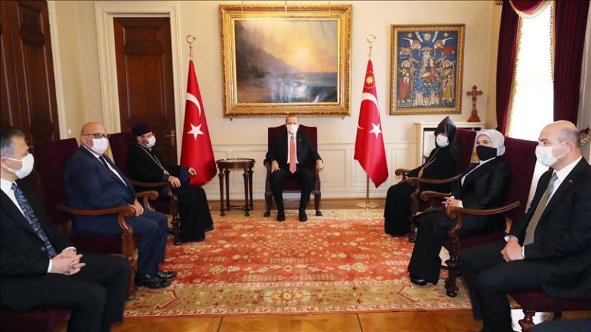 Setelah bertemu patriarkat Armenia Sahak Mashalian, Presiden Turki menghadiri upacara pemakaman anggota parlemen dari Partai AK yang meninggal beberapa dua hari lalu - Anadolu Agency