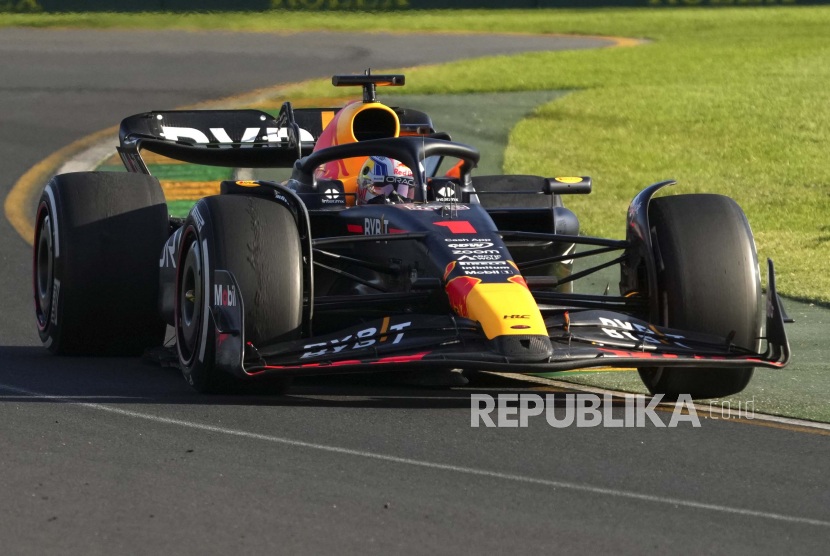 Pembalap F1 dari tim Red Bull Max Verstappen beraksi di balapan Melbourne yang dimenangkan olehnya, Ahad (2/4/2023). 