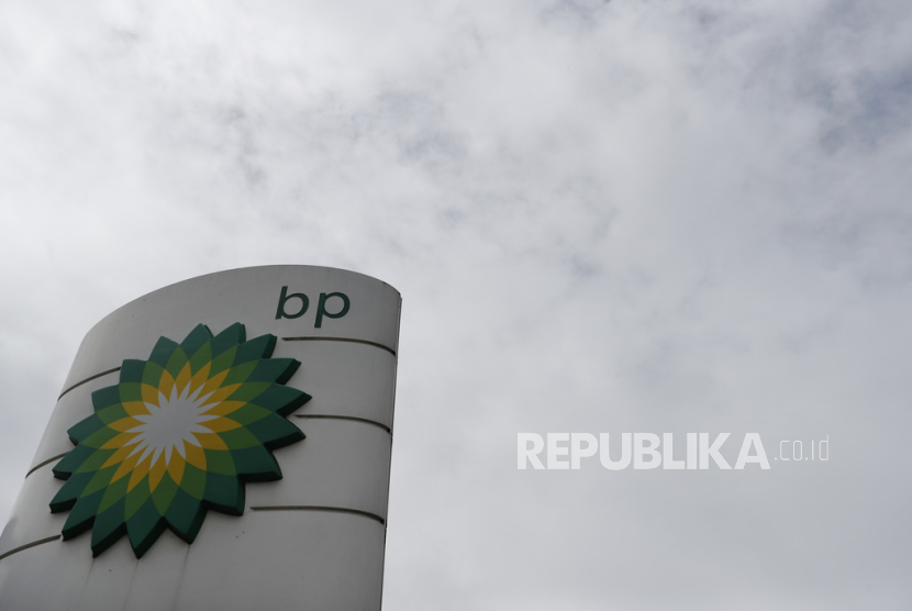 Logo British Petroleum (BP). BP mengumumkan kebijakan untuk meningkatkan investasi minyak dan gas tahunan menjadi 10 miliar dolar AS.