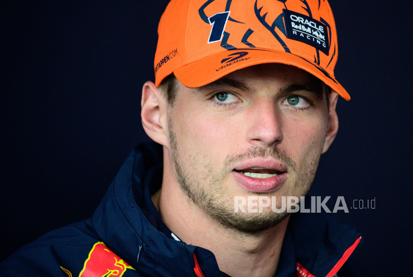 Pembalap F1 Red Bull Racing Max Verstappen berbicara sesuai nengetahui hasil kualifikasi GP Belgia F1 2023, Jumat (28/7/2023). 