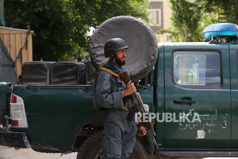 Seorang tentara Afghanistan berjaga-jaga, ilustrasi