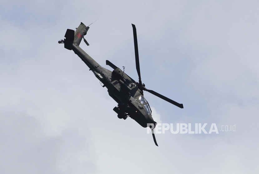  Helikopter serang Apache AH-64D.