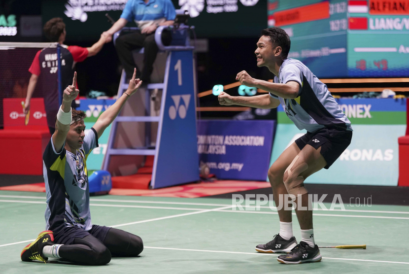 Ekspresi Fajar Alfian/Muhammad Rian Ardianto selepas memastikan gelar juara Malaysia Open 2023.
