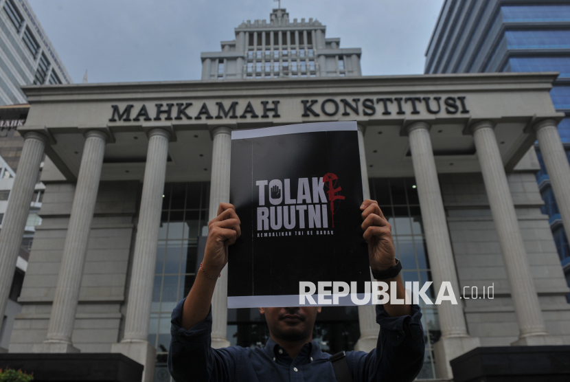 Koalisi Masyarakat Sipil Ajukan Gugatan Uji Materi UU TNI ke MK