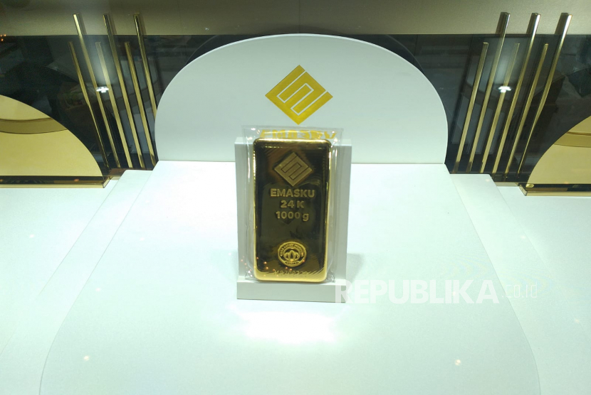 Hartadinata Abadi meluncurkan produk emas kilobar EMASKU dalam acara 14th Jakarta International Jewelry Fair di JCC, Jumat (17/2/2023).
