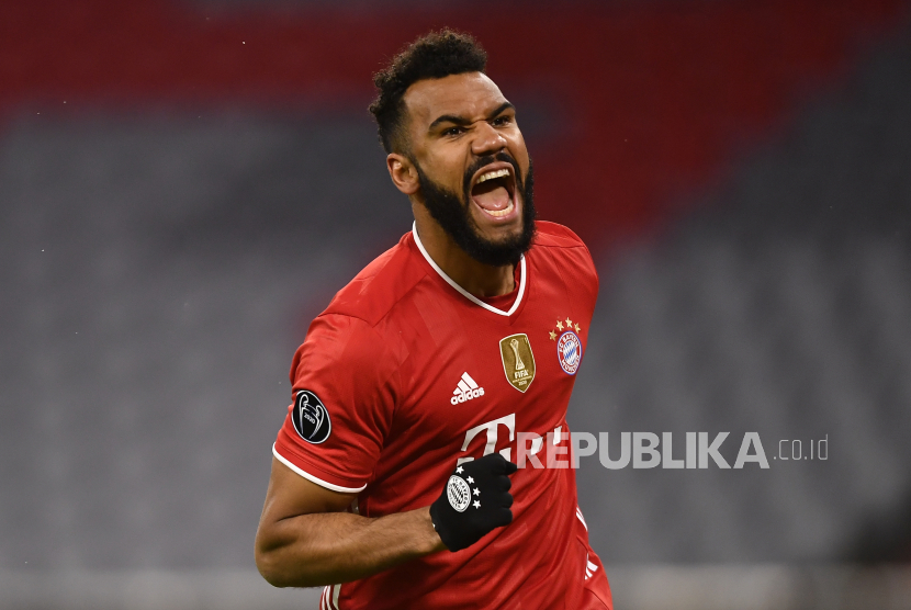 Eric Maxim Choupo-Moting dari Bayern merayakan setelah mencetak gol kedua timnya selama babak 16 besar Liga Champions UEFA, pertandingan sepak bola leg kedua antara Bayern Munich dan SS Lazio di Munich, Jerman, 17 Maret 2021.