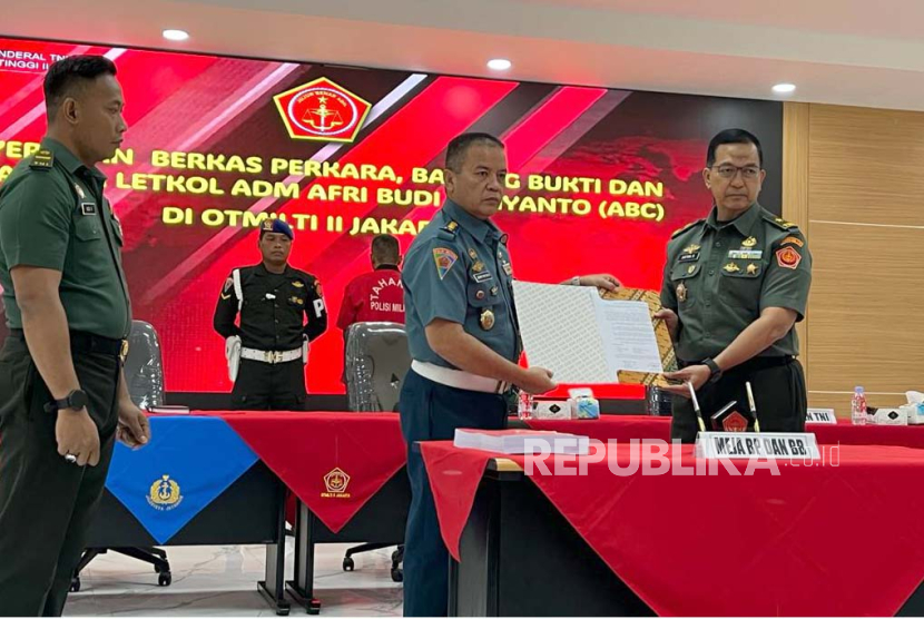 Konfrensi pers tim penyidik Puspom TNI terkait berkas perkara, barang bukti dan tersangka Letkol Afri Budi Cahyanto yang akan diserahkan kepada Kaotmilti II Jakarta di Oditurat Militer Tinggi II, Jakarta Timur pada Rabu (11/10/2023).