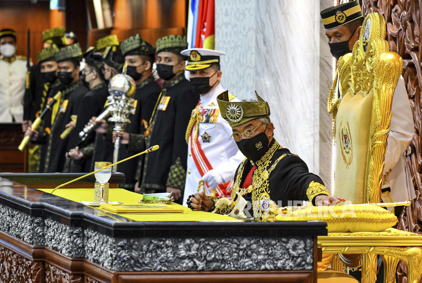 Raja Malaysia Yang di-Pertuan Agong Al-Sultan Abdullah telah meminta para pemimpin partai di negaranya untuk menyerahkan nama perdana menteri beserta koalisinya paling lambat pada Senin (21/11/2022), pukul 14:00 waktu setempat. 