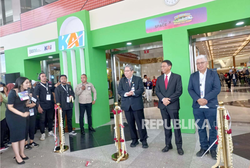 Direktur Utama PT Kereta Api Indonesia (Persero) Didiek Hartantyo membuka KAI Expo di Jakarta, Jumat (29/9/2023).