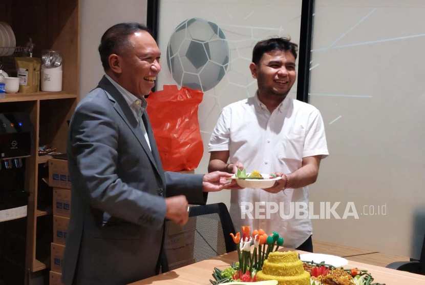 Wakil Ketua Umum PSSI Zainudin Amali saat menghadiri syukuran Media Center baru PSSI Pers di GBK Arena, Jakarta pada Jumat (17/3/2023).