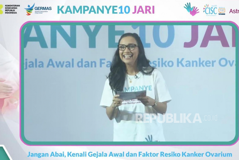 Tangkapan Layar Duta peduli kanker ovarium dan penyintas, Shahnaz Haque dalam webinar Kampanye 10 Jari: Jangan Abai, Segera Deteksi Dini Kanker Ovarium yang disimak di Jakarta, Sabtu (27/5/2023). 