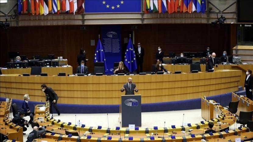 Parlemen Eropa pada Jumat (18/12) mengadopsi resolusi untuk melakukan langkah-langkah pembatasan terhadap Mesir karena pelanggaran berat hak asasi manusia.