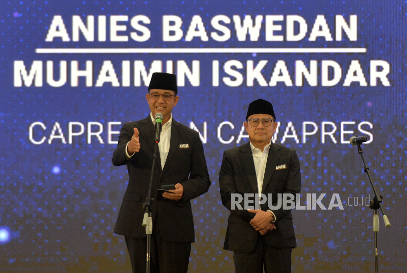 Pasangan capres-cawapres nomor urut 1, Anies Rasyid Baswedan-Abdul Muhaimin Iskandar menyampaikan komitmennya saat acara Rakornas  Gakkumdu di Jakarta, Senin (27/11/2023). 