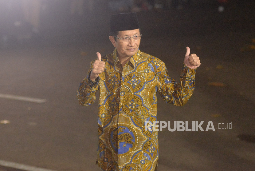 Imam Besar Masjid Istiqlal Nasaruddin Umar tiba di kediaman Presiden Terpilih Prabowo Subianto, Kertanegara, Jakarta Selatan, Senin (14/10/2024). Presiden Terpilih Prabowo Subianto memanggil sejumlah tokoh yang diyakini bakal menjadi calon menteri/kepala lembaga negara untuk pemerintahan baru ke depan.