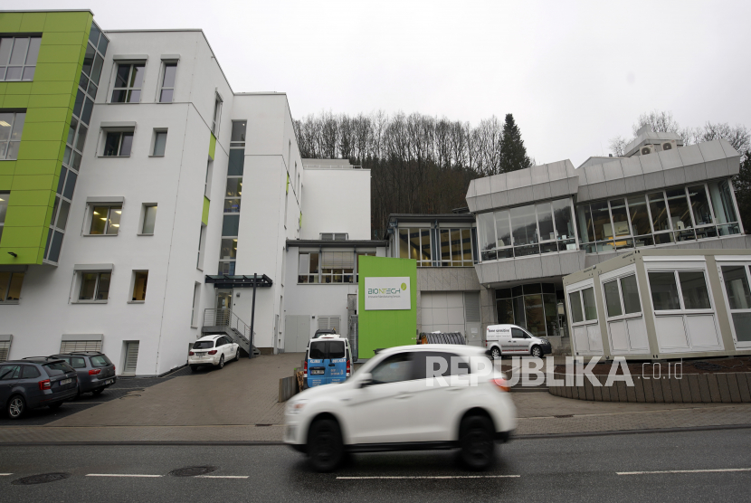  Tampilan eksterior gedung perusahaan biofarmasi BioNTech di Idar-Oberstein, Jerman, 16 Desember 2020. Menurut perusahaan farmasi yang berbasis di Mainz, BioNTech, vaksin virus corona untuk melawan penyakit Covid-19 diproduksi di Marburg, Mainz, dan Idar-Oberstein .