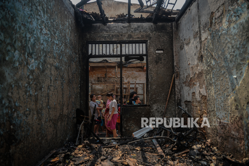 Dua rumah di lokasi berbeda di wilayah Jakarta Timur terbakar pada Rabu (22/9) (Foto: ilustrasi)
