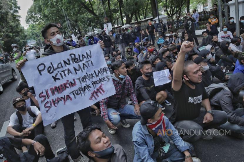  Demo PPKM Darurat di Bandung