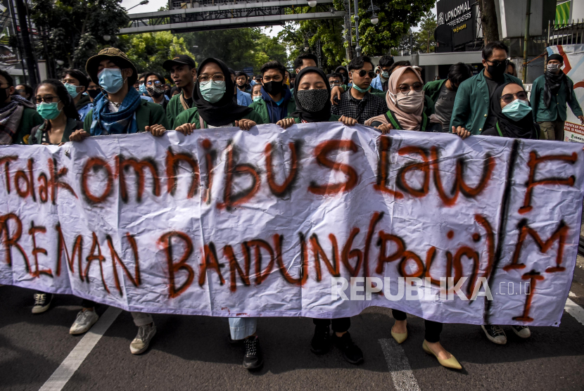 Sejumlah mahasiswa berunjuk rasa di Jalan Merdeka, Kota Bandung, Jawa Barat (ilustrasi).