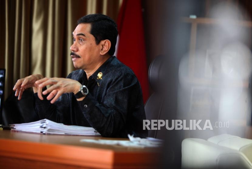 Kepala Badan Nasional Penanggulangan Terorisme Suhardi Alius memberikan paparannya saat wawancara di Kantor Kementerian BUMN, Jakarta, Jumat (22/6).