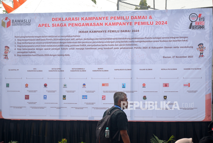 Papan penandatanganan Ikrar Kampanye Pemilu Damai di Monumen Jogja Kembali, Kota Yogyakarta, Provinsi DIY, Senin (27/11/2023). 