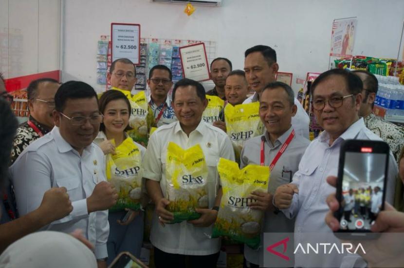 Berapa persentase ideal cadangan beras pemerintah?.