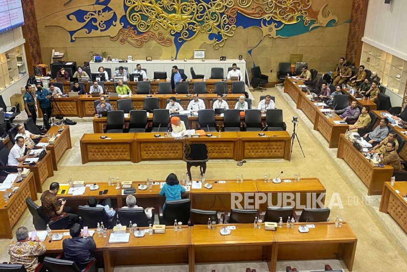 Badan Legislasi (Baleg) DPR bersama pemerintah menggelar rapat pengambilan keputusan tingkat I terhadap RUU Daerah Khusus Jakarta (DKJ), di Gedung Nusantara I, Kompleks Parlemen, Jakarta, Senin (18/3/2024) malam. 