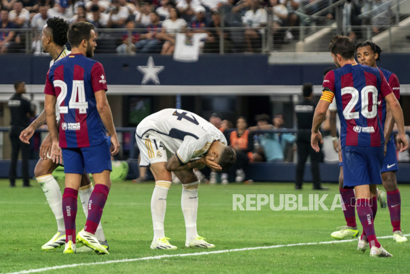 Striker Real Madrid Joselu tampak kecewa pada laga melawan Barcelona di Texas, Amerika Serikat, Ahad (30/7/2023). 