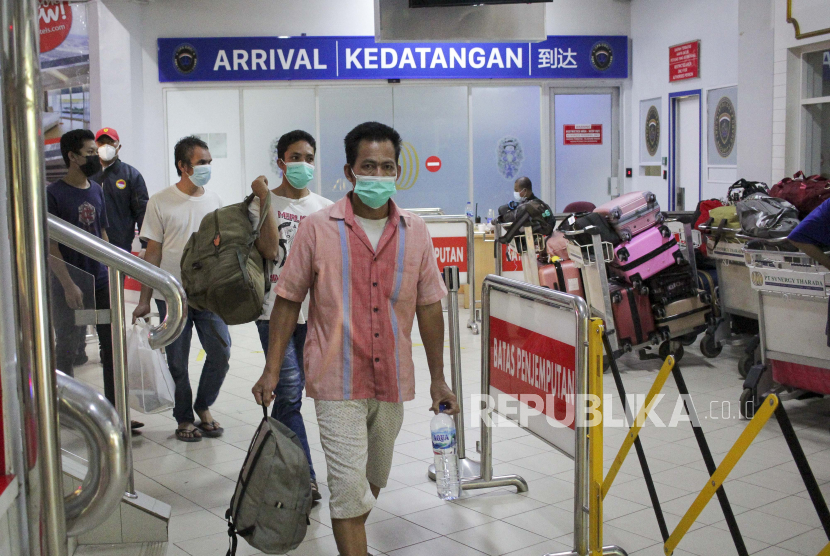 Pintu kedatangan Pelabuhan Internasional Batam Centre, Batam, Kepulauan Riau, Senin (3/01/2022). Epidemiolog ingatkan beban yang mungkin timbul ketika varian omicron menginfeksi orang dalam jumlah banyak. 
