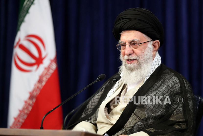 Pemimpin Tinggi Revolusi Iran Ayatullah Khamenei mengecam penghinaan Nabi Muhammad SAW.