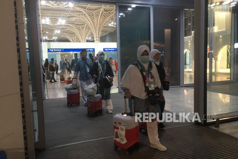 Jamaah haji (ilustrasi). Direktur Utama PT Garuda Indonesia Irfan Setiaputra mengatakan rencana penerbangan tambahan haji bukan dikhususkan bagi anggota DPR.