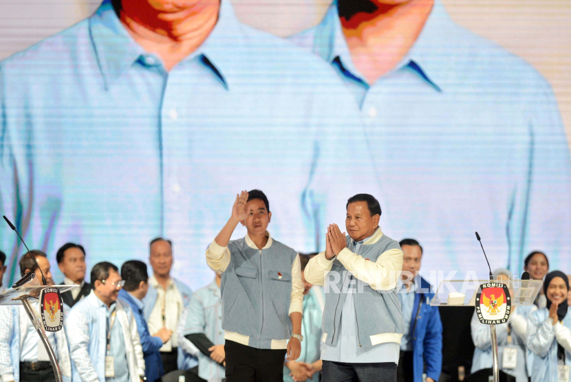 Pasangan calon presiden dan calon wakil presiden nomor urut 2, Prabowo Subianto-Gibran Rakabuming Raka di Jakarta Convention Center, Senayan, Jakarta Pusat, Ahad (4/1/2024) malam WIB.     