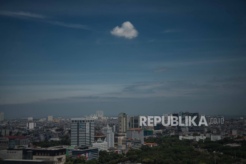 BMKG memprakirakan cuaca seluruh wilayah DKI Jakarta dan Kepulauan Seribu cerah, berawan dan cerah berawan, Selasa (12/12/2023).