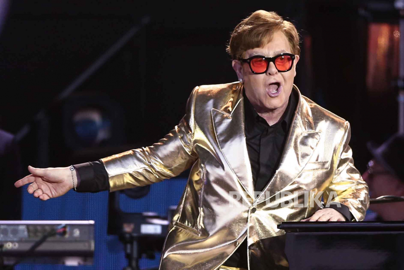 Elton John. mengungkapkan bahwa ia telah kehilangan penglihatannya karena infeksi mata sejak awal 2024.