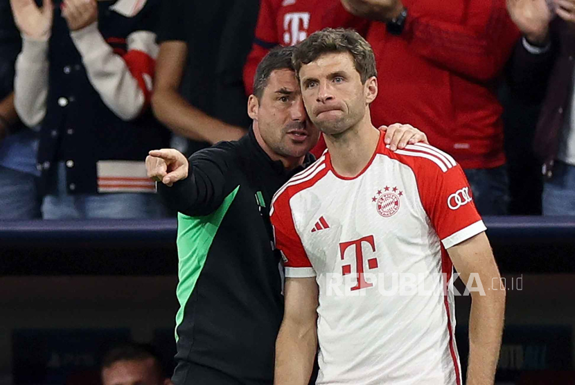 Thomas Muller saat hendak memasuki lapangan dalam laga Bayern Munchen vs Manchester United.
