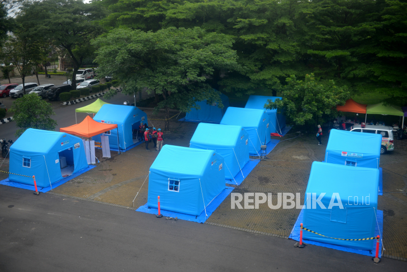 Rumah sakit lapangan. Indonesia telah membangun rumah sakit lapangan (rumkitlap) untuk membantu memberikan pelayanan atau bantuan medis bagi korban gempa Turki. Rumkitlap tersebut dibangun di antara Hatay dan Kahramanmaras