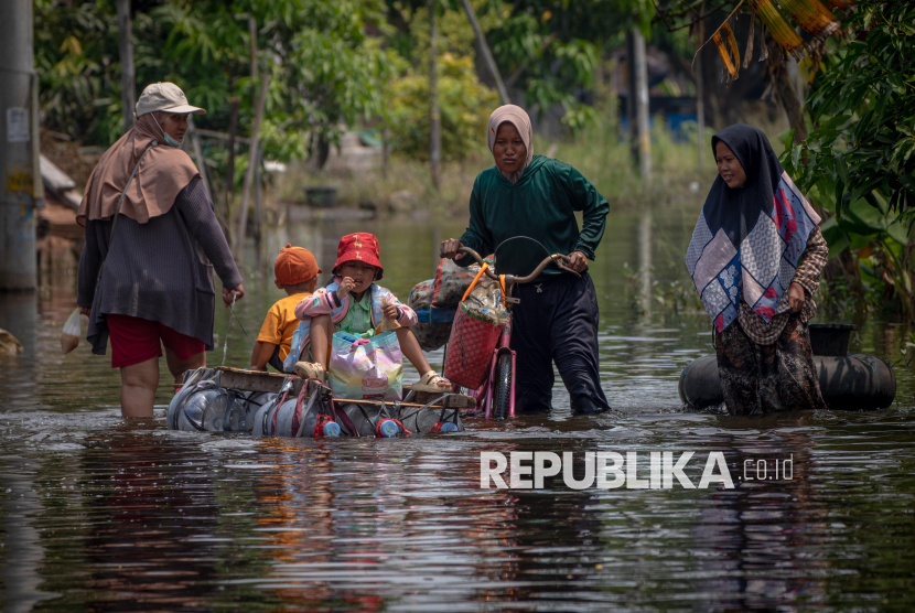 Banjir Rendam 7 Dusun di Sayung Demak, Aktivitas Sekolah Terganggu