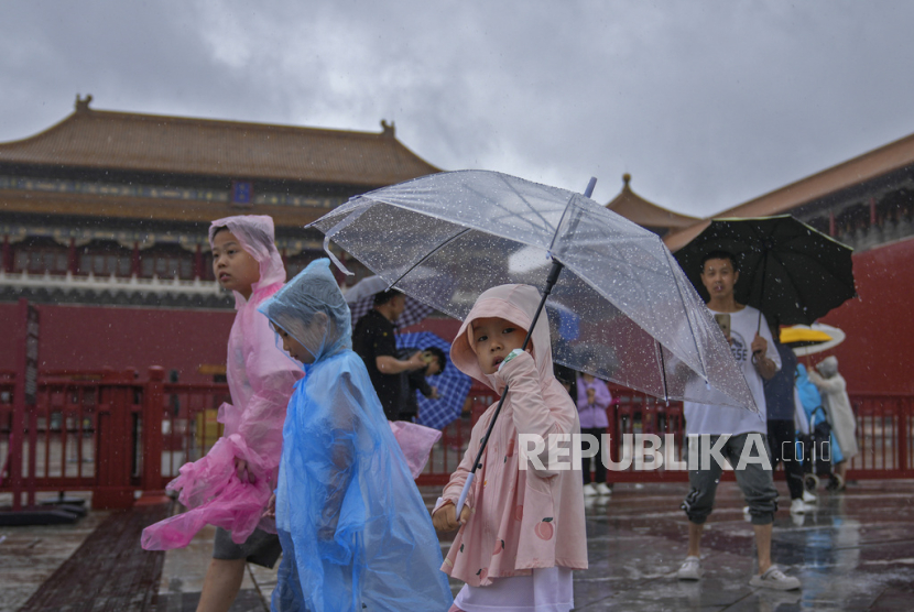 Beijing di China dilanda hujan akibat Topan Doksuri, Ahad, 30 Juli 2023. 