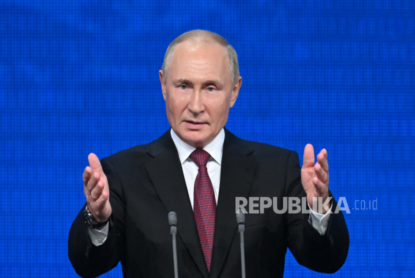 Presiden Rusia Vladimir Putin telah menandatangani surat keputusan untuk mengakui kemerdekaan wilayah Zaporizhzhia dan Kherson.