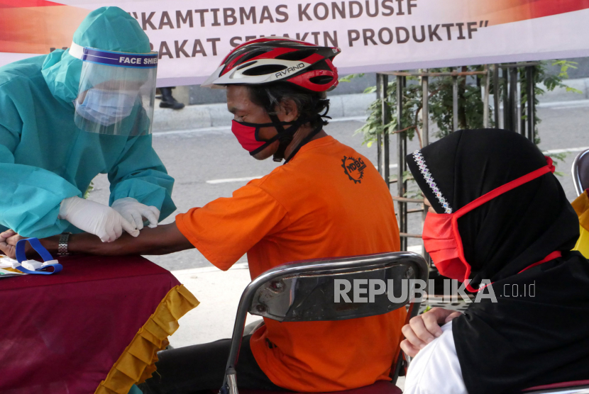 Tapid test di kawasan Tugu Yogyakarta, Ahad (14/6) (ilustrasi). Rapid test pada pekan depan rencananya akan digelar untuk karyawan kafe dan restoran di Yogyakarta.