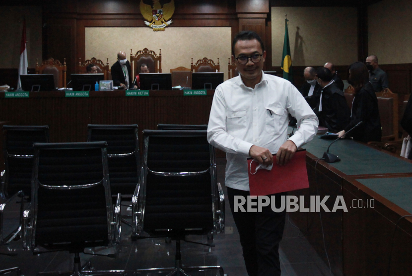 Terdakwa konsultan pajak PT Jhonlin Baratama, Agus Susetyo usai sidang dakwaan di Pengadilan Tipikor Jakarta, Rabu (9/11/2022).