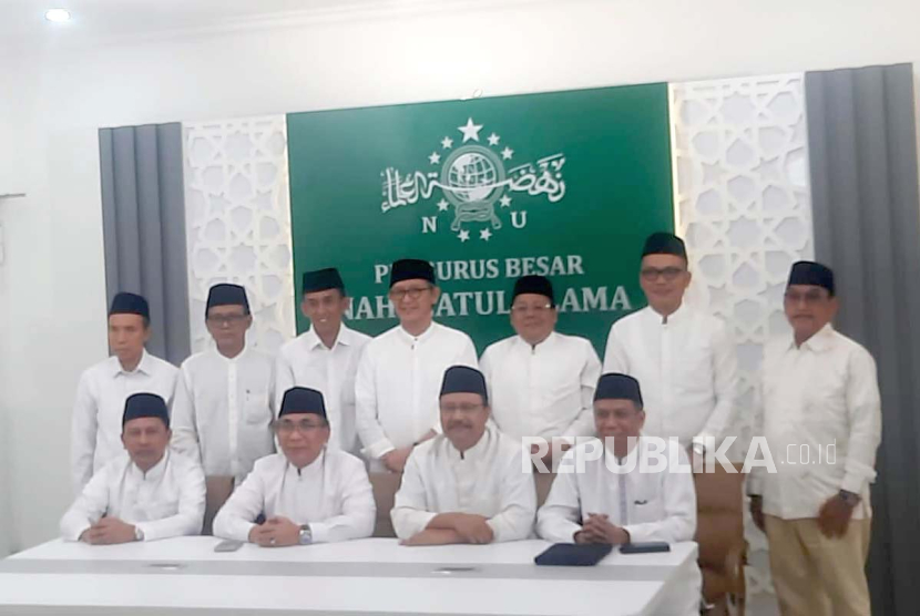  Pengurus Besar Nahdlatul Ulama (PBNU) mengeluarkan pernyataan sikap terkait hasil Pemilu 2024 di Gedung PBNU, Jakarta Pusat, Jumat (16/2/2024). 