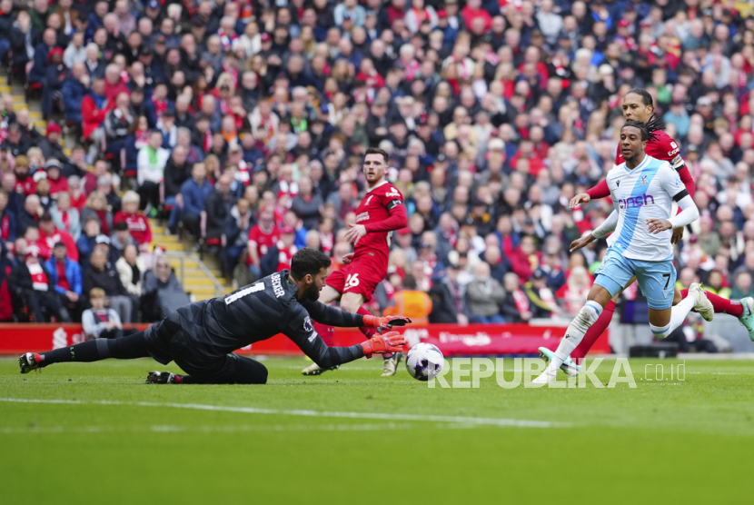 Slot Pusing, Alexander Isak dan Alisson Becker Absen Lawan Villa karena Cedera