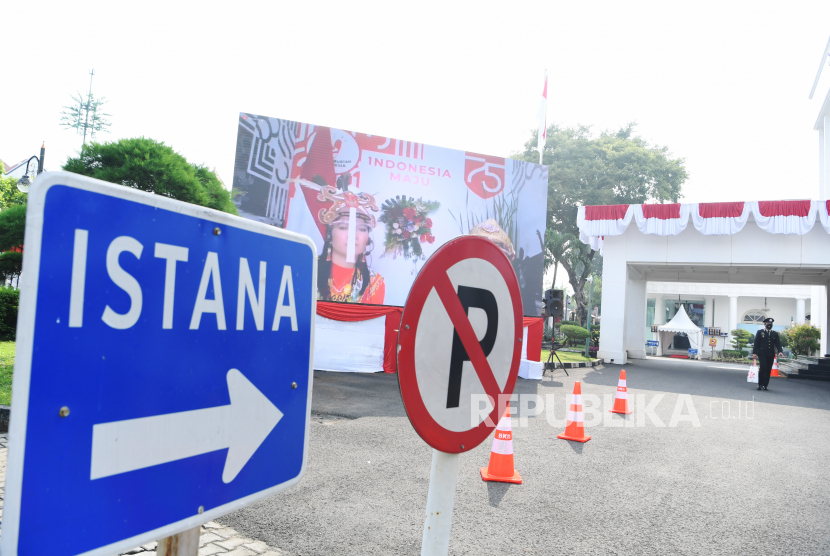 Kompleks Istana Kepresidenan. Paspampres bertugas melakukan pengamanan di wilayah dinas Presiden RI. Insiden ditendangnya pemotor yang menerobos masuk ring 1 di Jakarta, disebut merupakan bentuk antisipasi pengamanan terhadap Presiden.