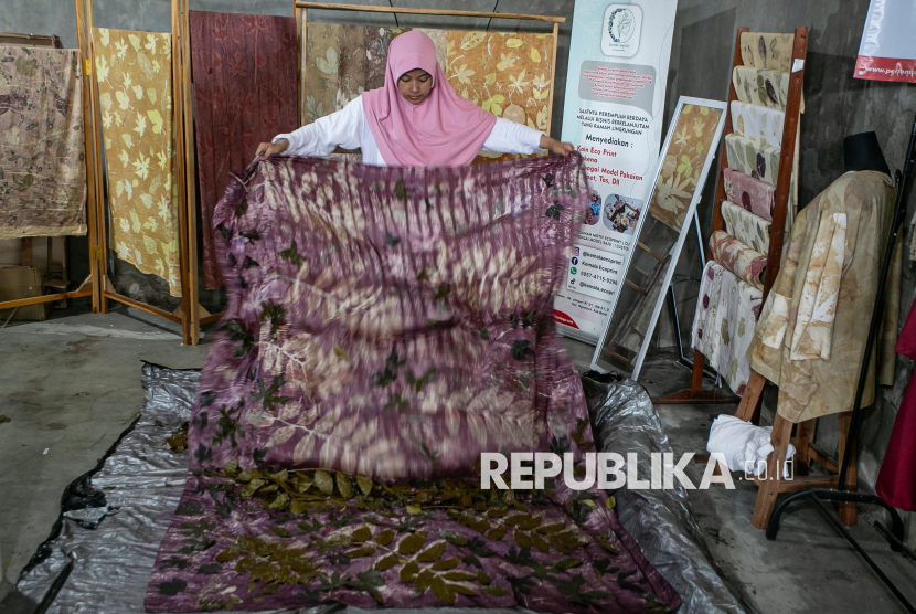 Pemanfaatan Energi Biogas dari Limbah Kotoran Ayam untuk Kerajinan Kain Ecoprint