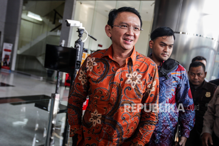 Komisaris PT Pertamina Basuki Tjahaja Purnama atau Ahok usai menjalani pemeriksaan di Gedung KPK, Jakarta, Selasa (7/11/2023). 