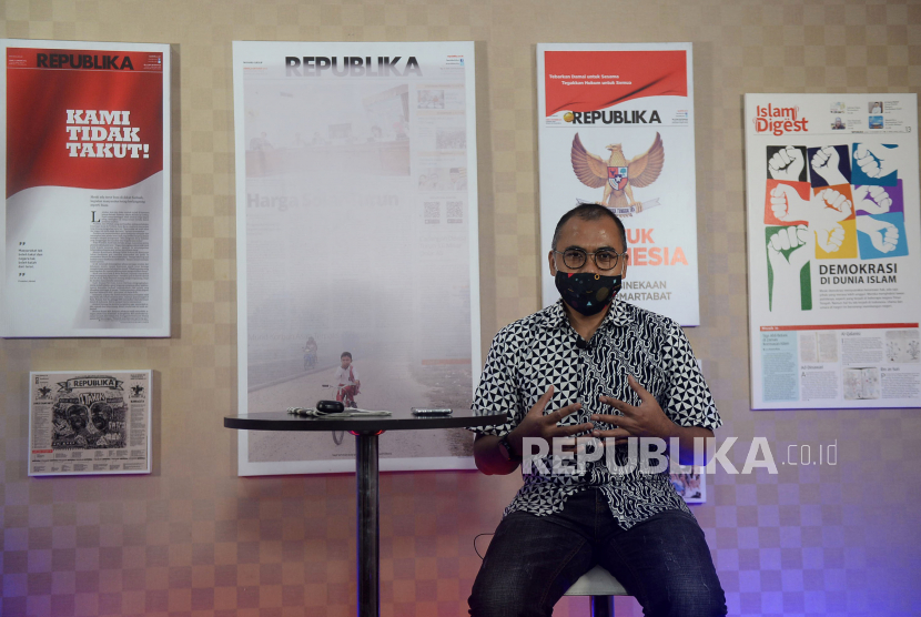 Republika Bertekad Jadi Rumah Penjernih Hoaks. Pemimpin Redaksi Republika Irfan Junaidi menjadi narasuber dalam acara diskusi webinar di Jakarta, Senin (4/1). Diskusi dalam rangka memperingati ulang tahun Republika ke-28 tersebut mengangkat tema 