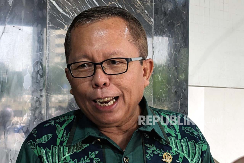 Anggota Komisi III DPR Arsul Sani menanggapi adanya gugatan terhadap usia maksimal cawapres menjadi 65 tahun, di Gedung Nusantara II, Kompleks Parlemen, Jakarta, Selasa (22/8/2023). 