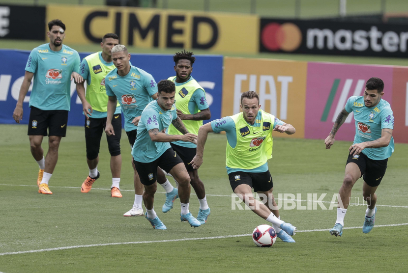 Pemain timnas Brasil mengikuti sesi latihan (ilustrasi), Jumlah pemain dalam satu tim di Piala Dunia 2022 kemungkinan bertambah dari 23 menjadi 26 pemain.