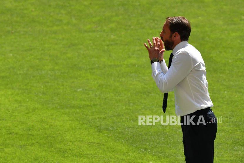 Manajer Inggris Gareth Southgate bereaksi selama pertandingan sepak bola babak penyisihan grup D UEFA EURO 2020 antara Inggris dan Kroasia di London, Inggris, 13 Juni 2021.