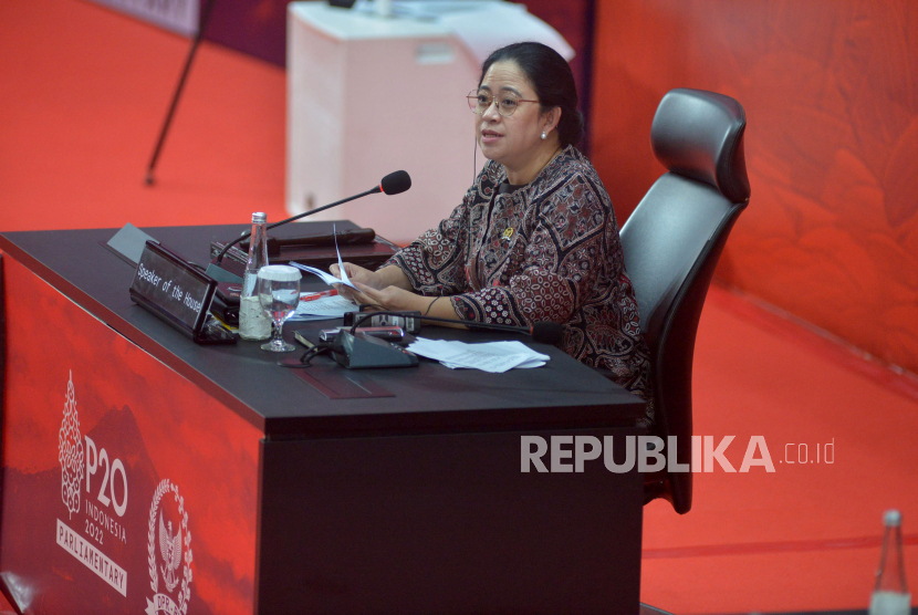 Ketua DPR RI Puan Maharani memimpin rapat.